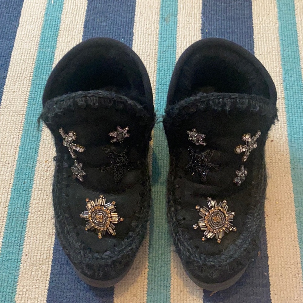 Size 9 short mou boots